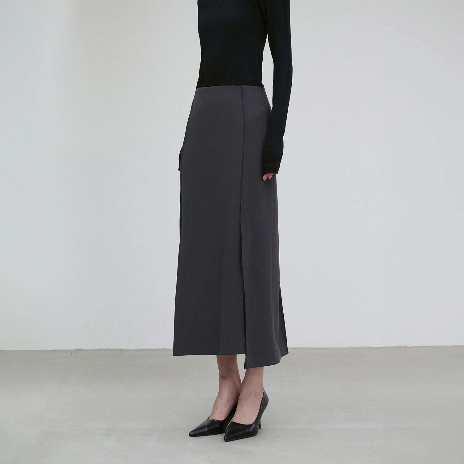 CREPE SIDE SLIT SKIRT DARK GRAY