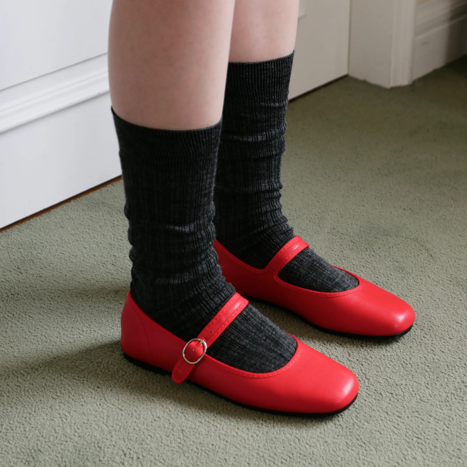 wool loose middle socks - charcoal melange
