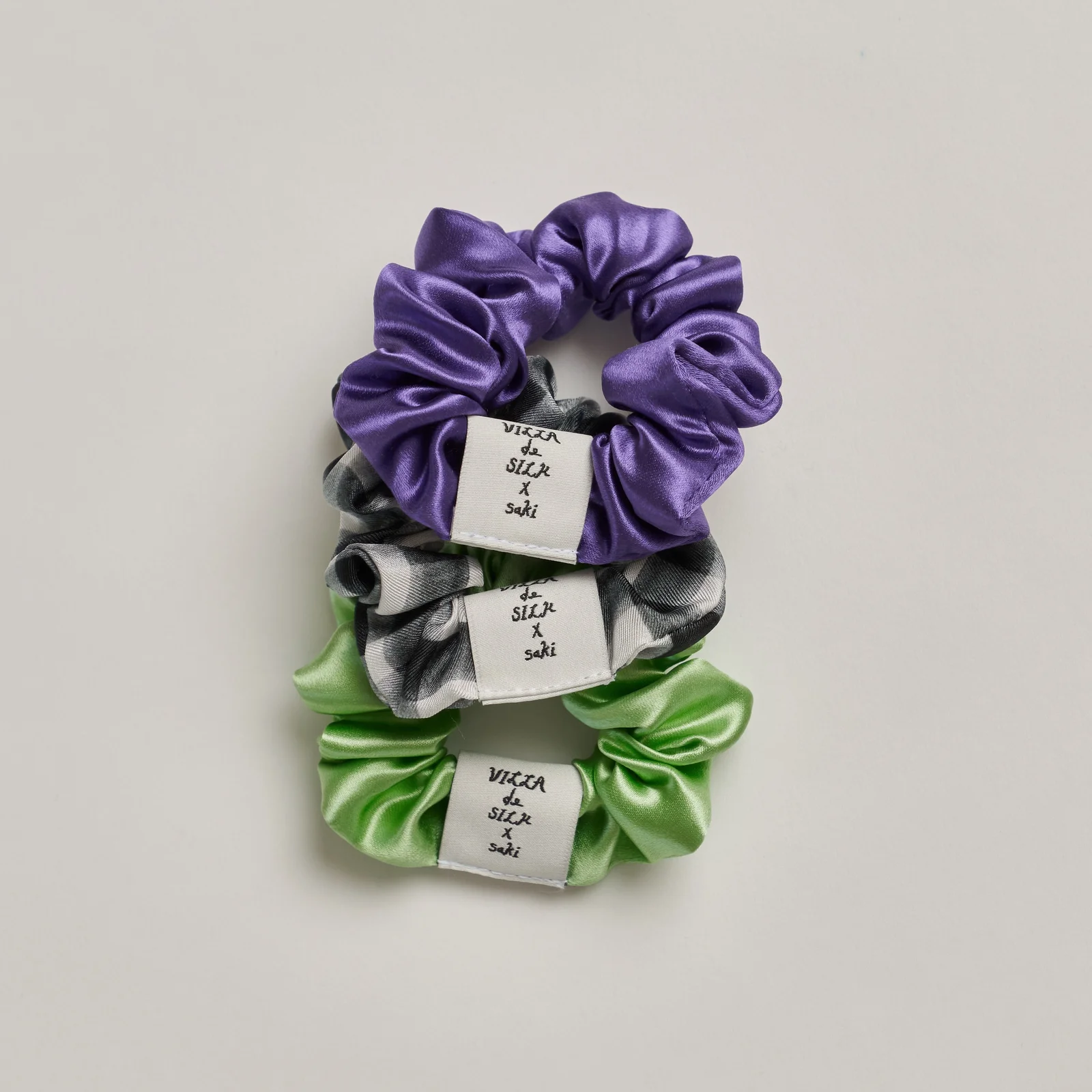 A womans Baby scrunchie 3set - saki limited edition