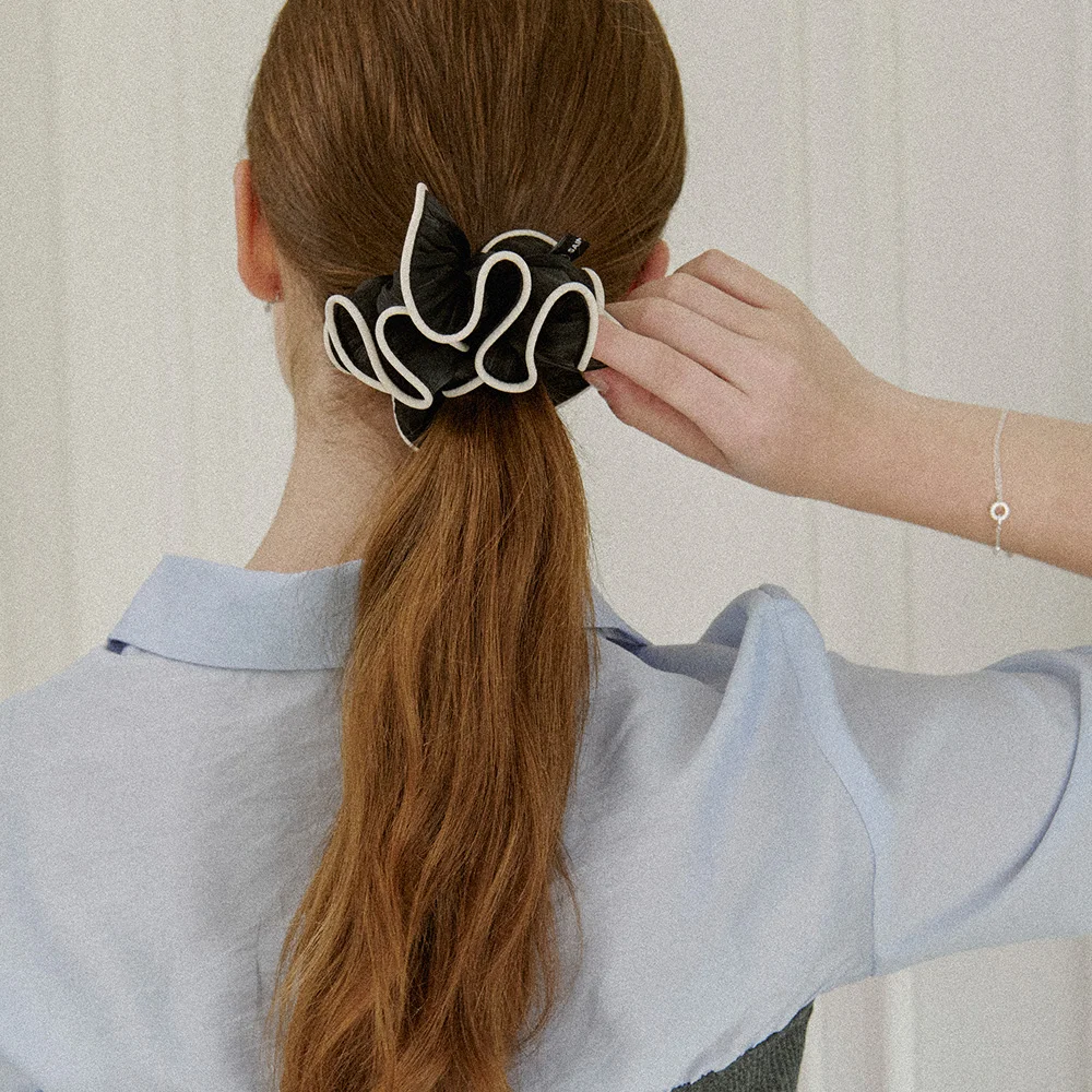 Two-Tone Line Pleated Hair Scrunchie_Black. STH8R1116-1