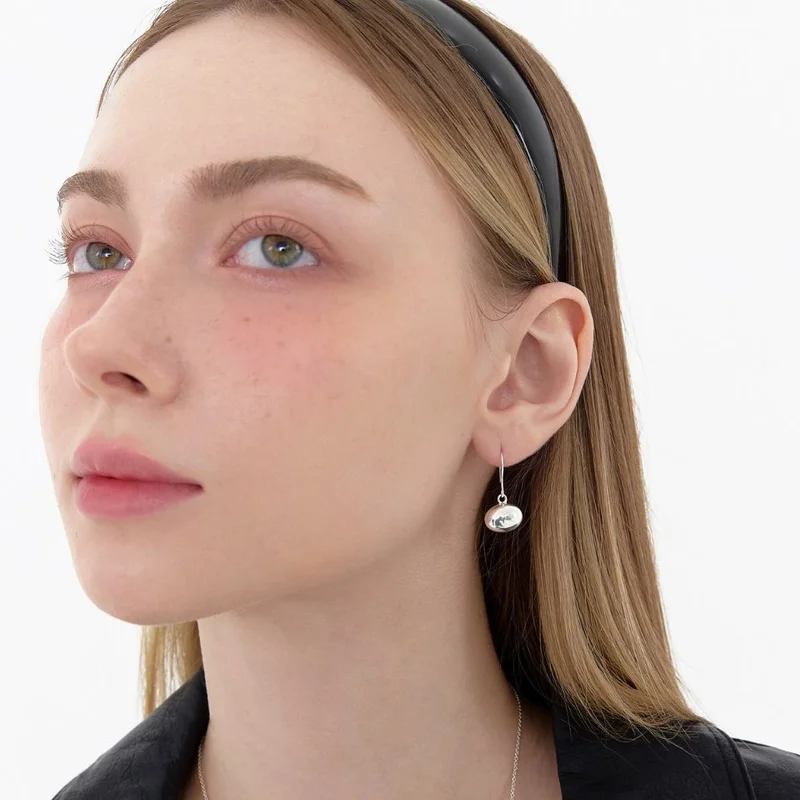 Oval drop earrings