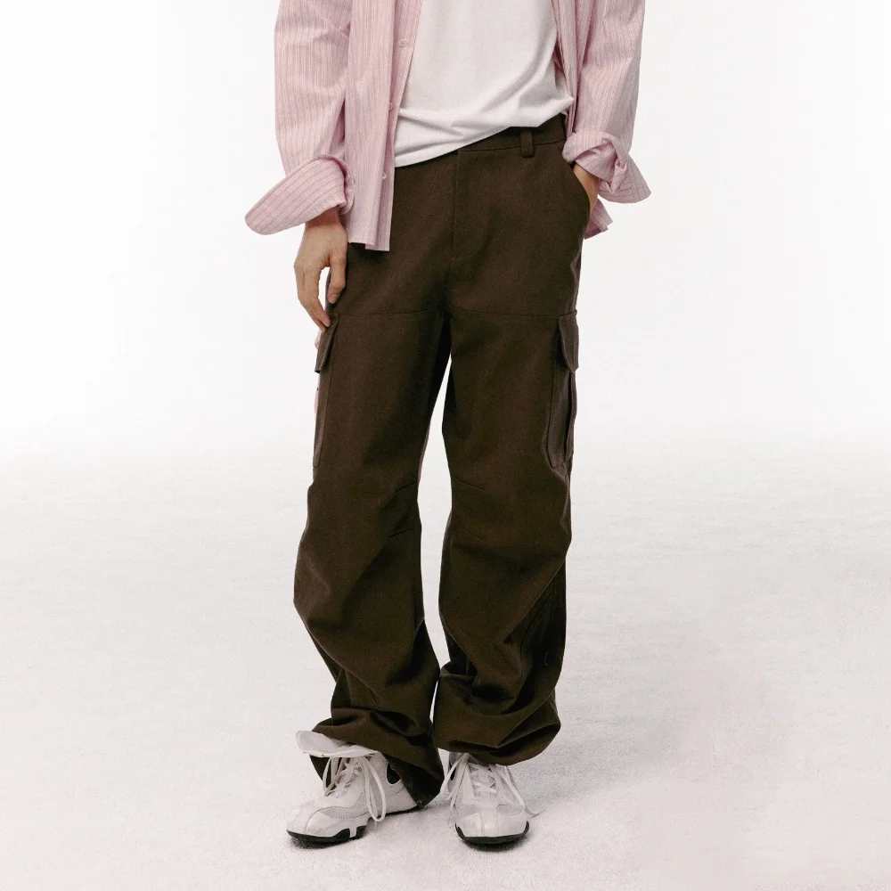 MEN DIAGONAL CUT CARGO PANTS - BROWN