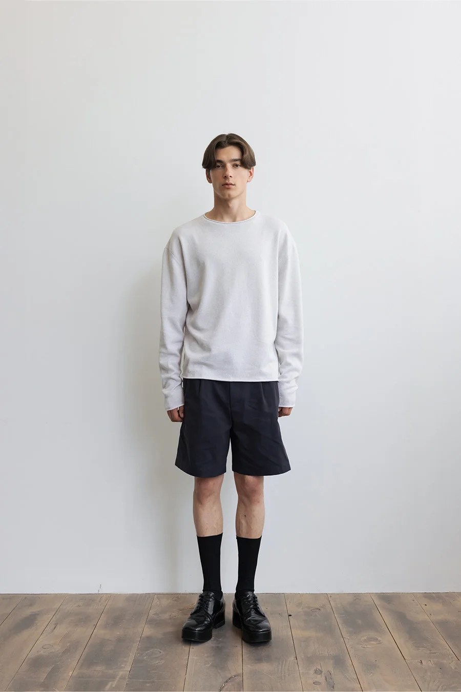 TWO TUCK CANVAS SHORTS