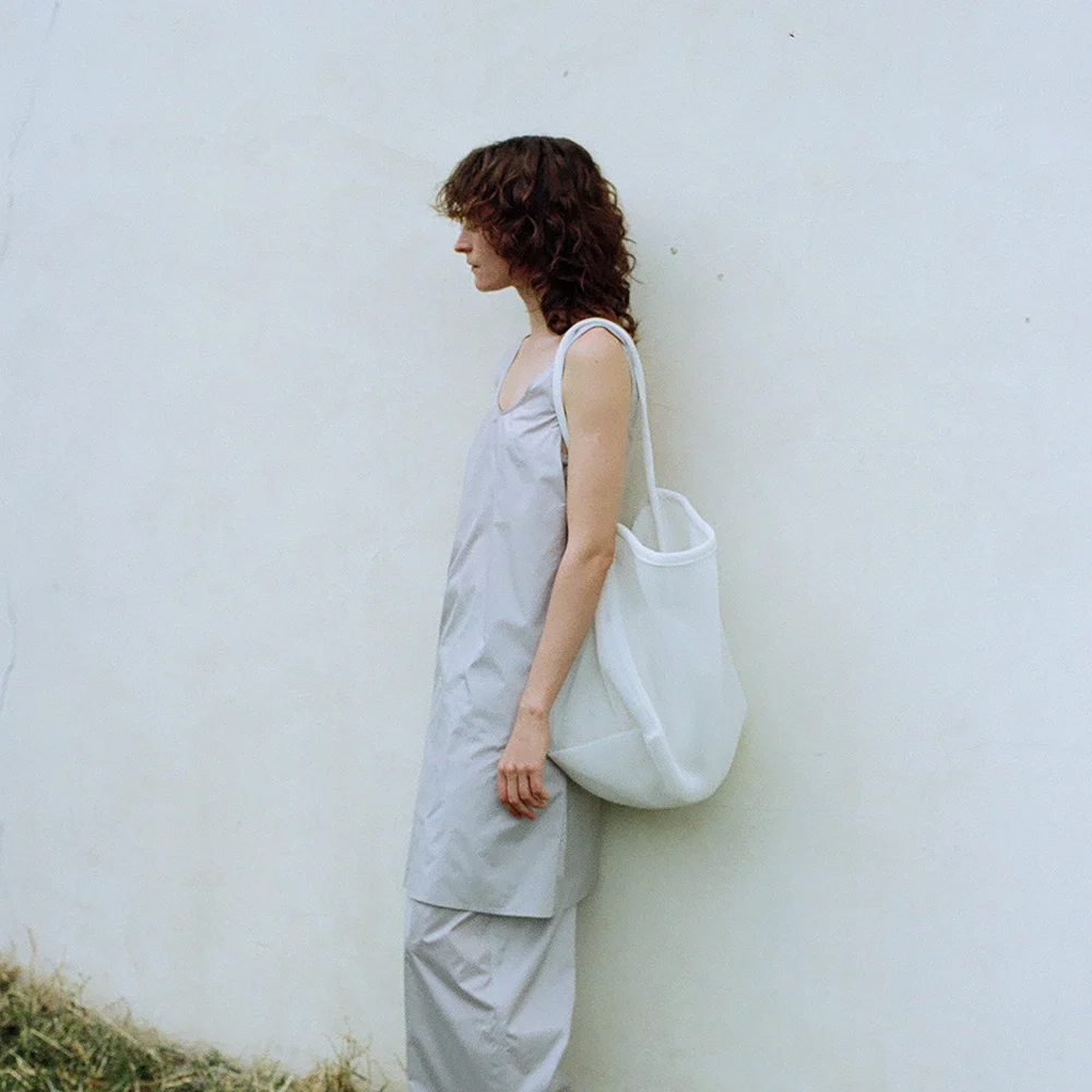 Rustle deep scoop dress (white / light gray / dark gray)