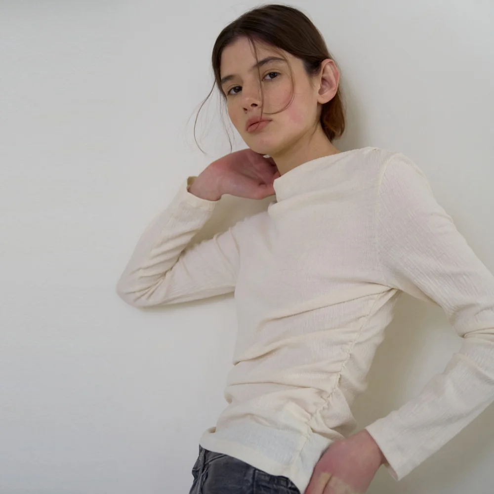 DRAPED SHIRRING T-SHIRT CREAM