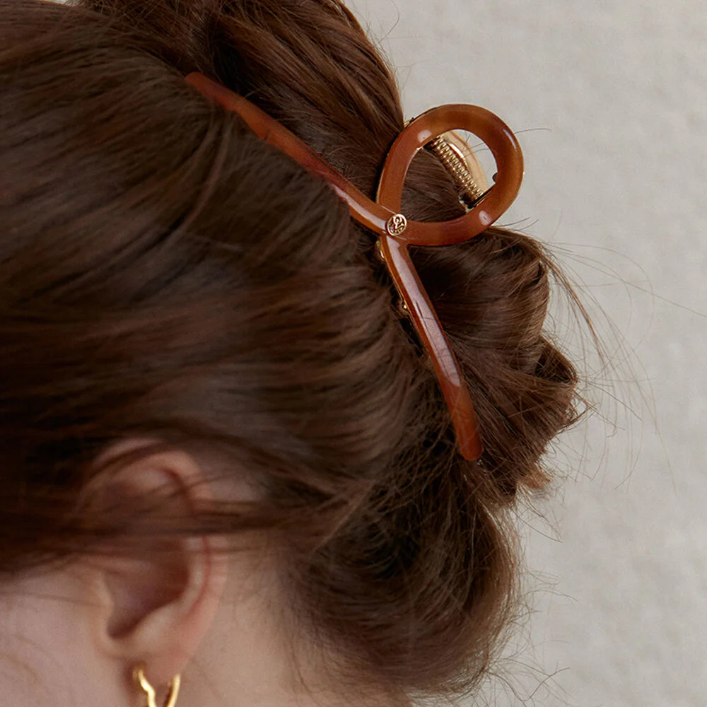 Twist metal point hair clip_brown syrup HC004