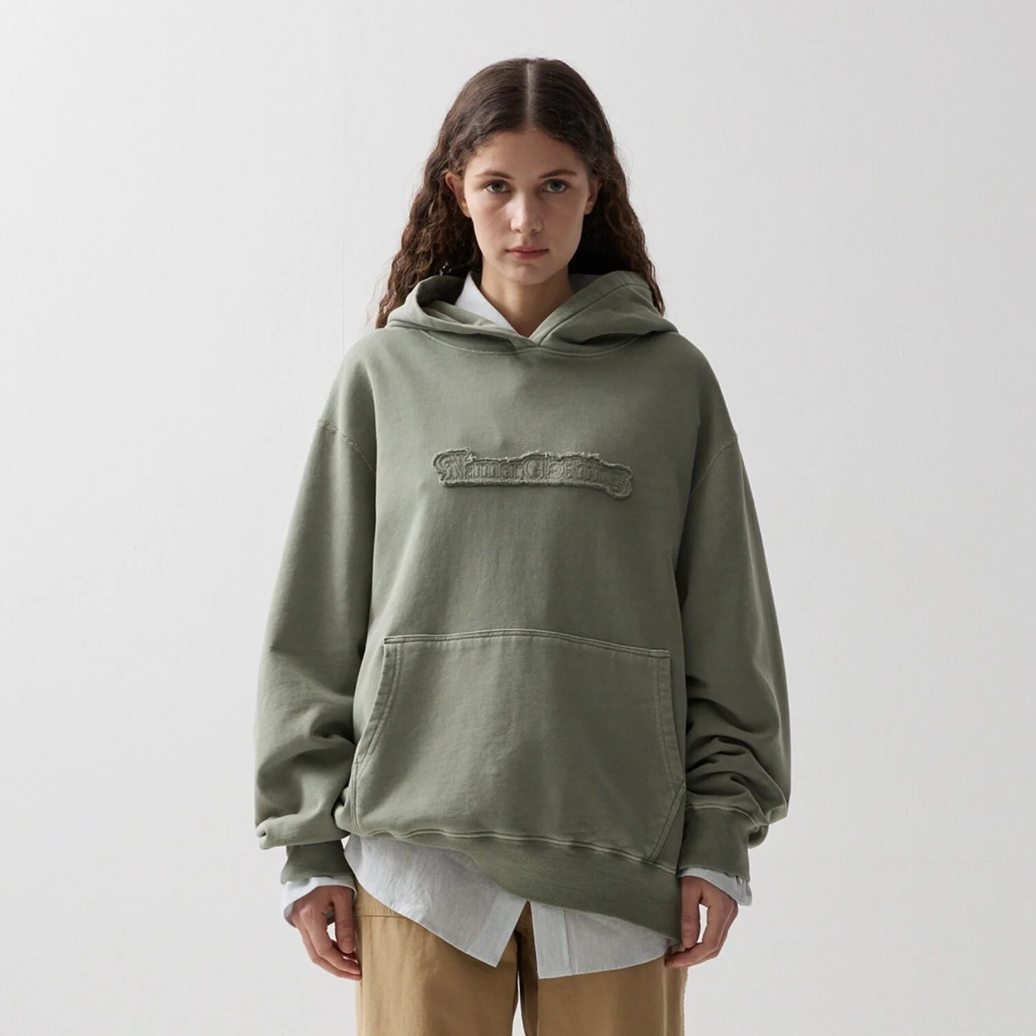 DYED BASIC LOGO HODDIE SAGE GREEN