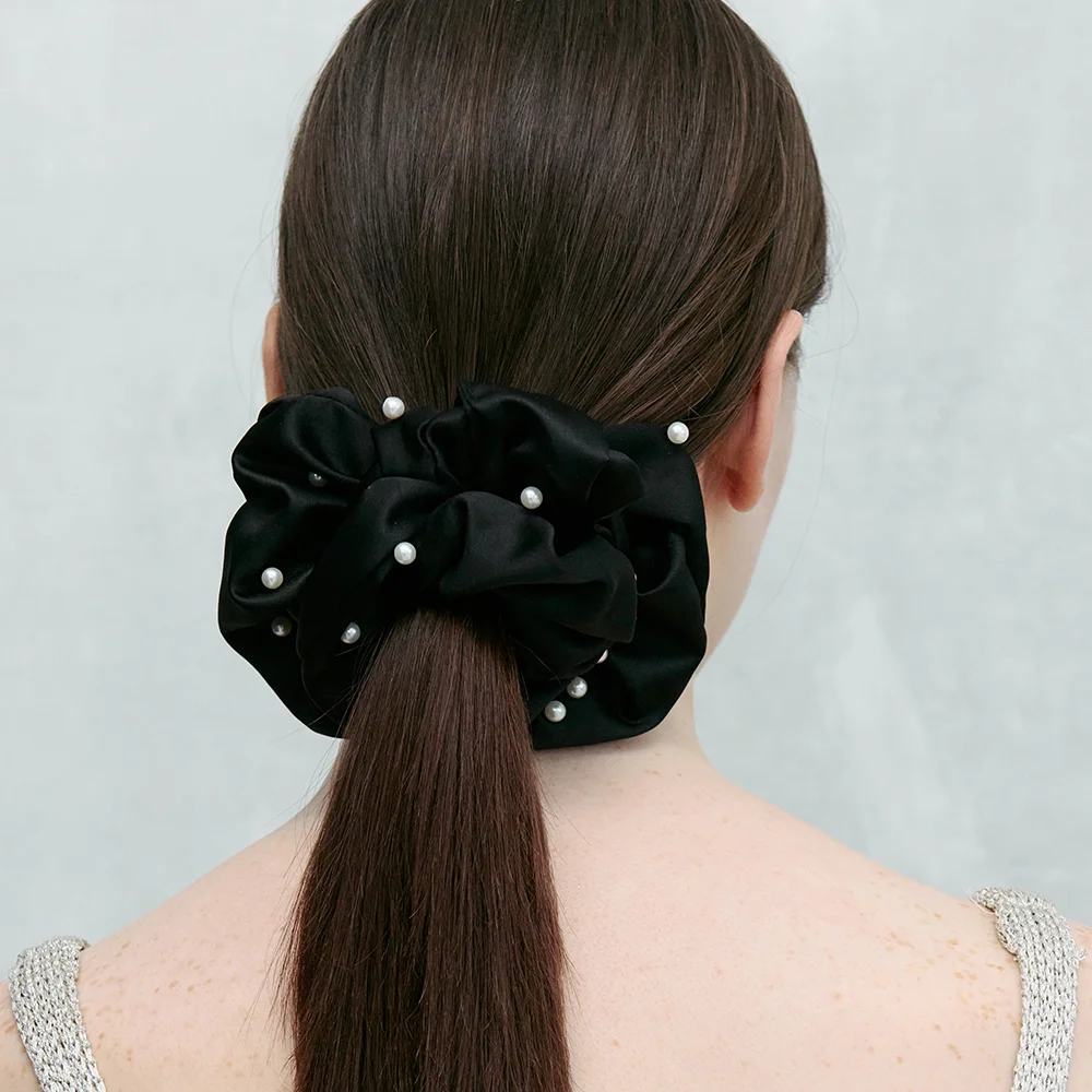 Bella Pearl Scrunchie_VH2534HB006M