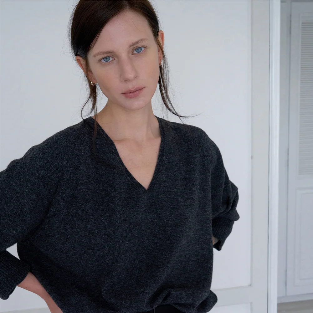 CASH MERINO V-NECK KNIT_CHARCOAL