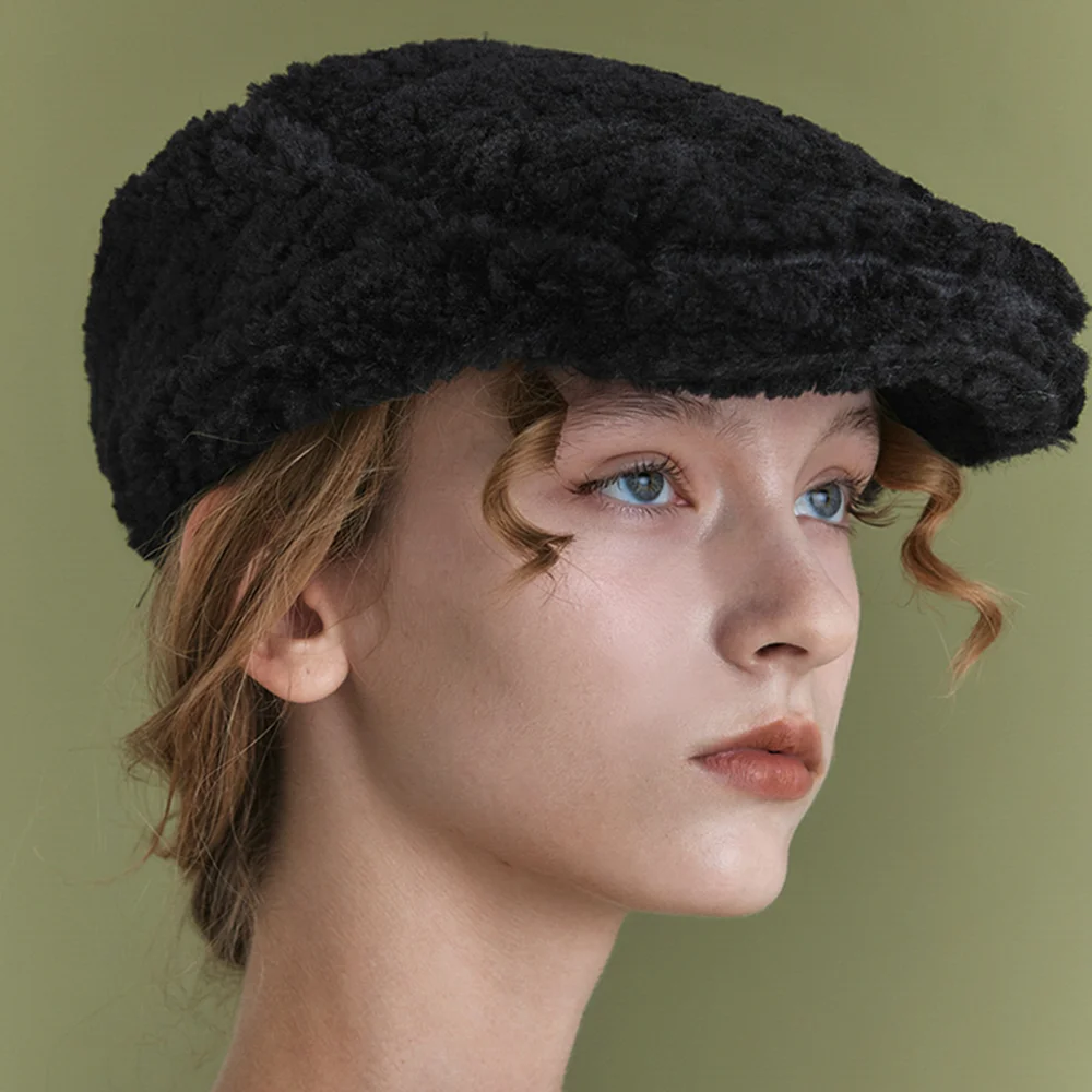 FLAT CAP IN BLACK FUR PASTRY