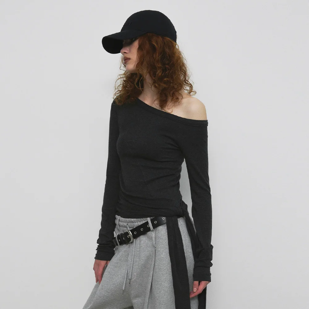 ONE SHOULDER UNBALANCED STRAP T-SHIRT_CHARCOAL