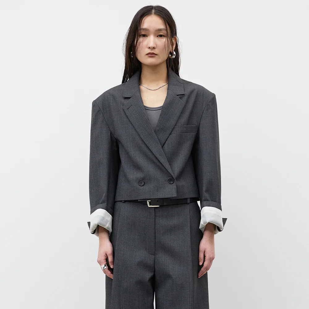 HAS CROP JACKET