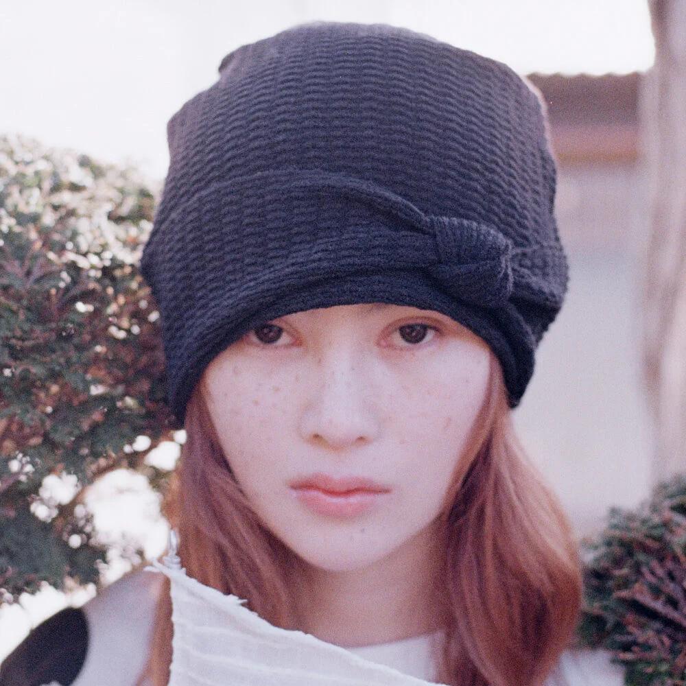 TIE KNIT BEANIE IN BLACK