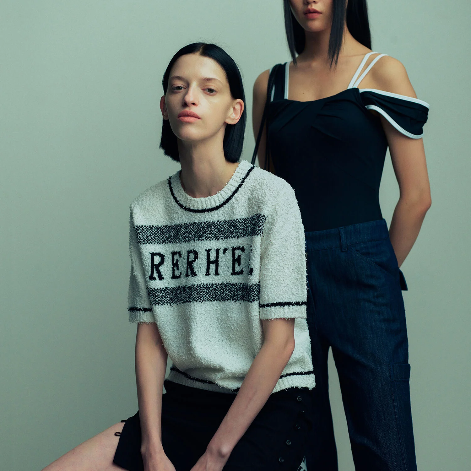 LOGO EMBROIDERED KNIT TOP WHITE