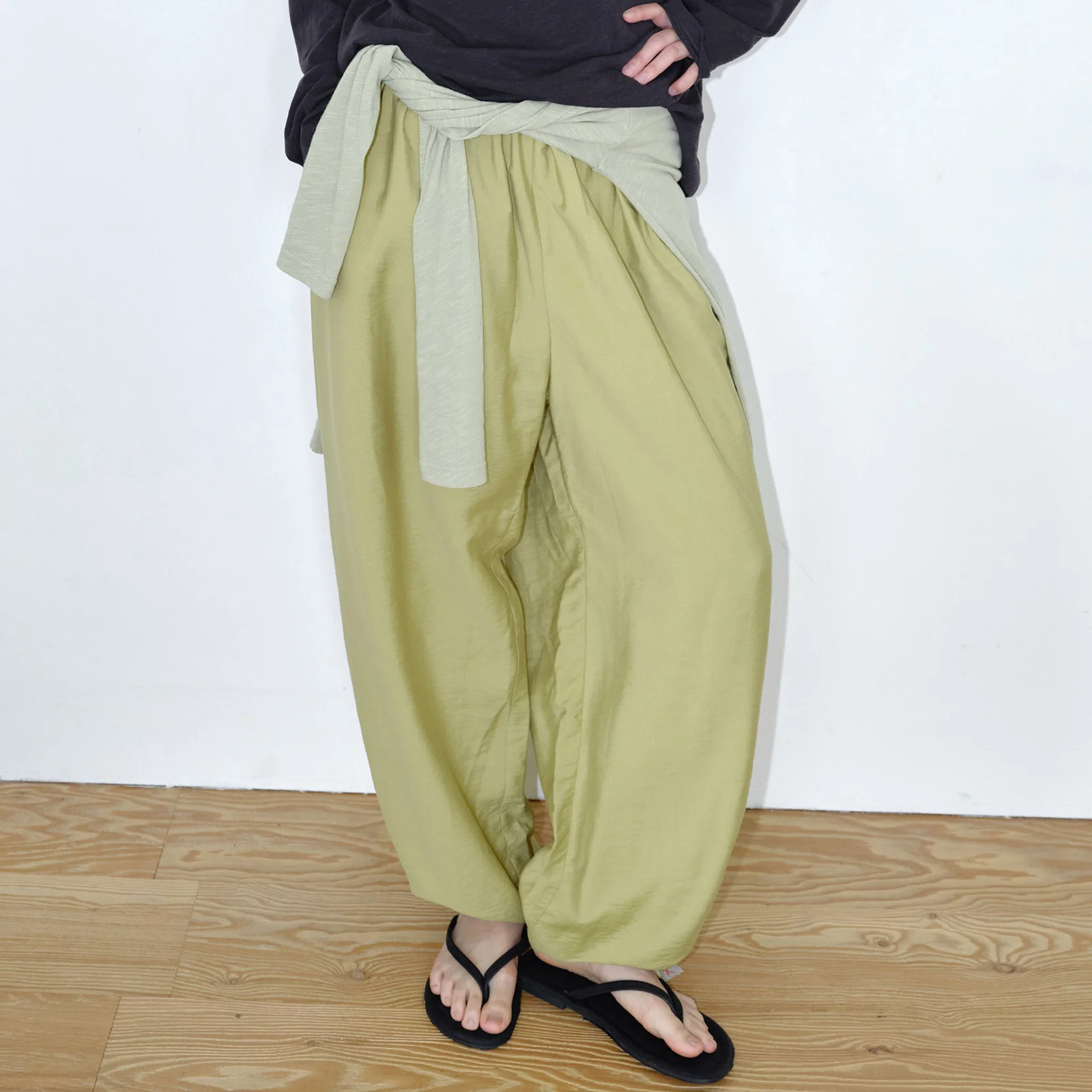 HEM DRAWSTRING BALLOON WIDE PANTS / OLIVE