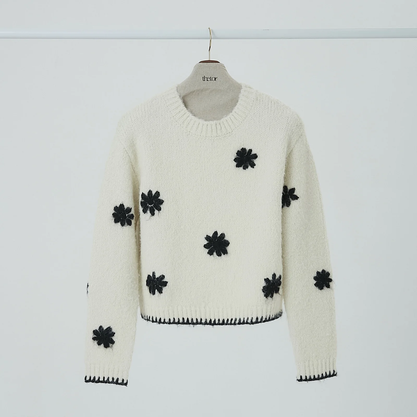 Flower hand stitch sweater ( Ivory )
