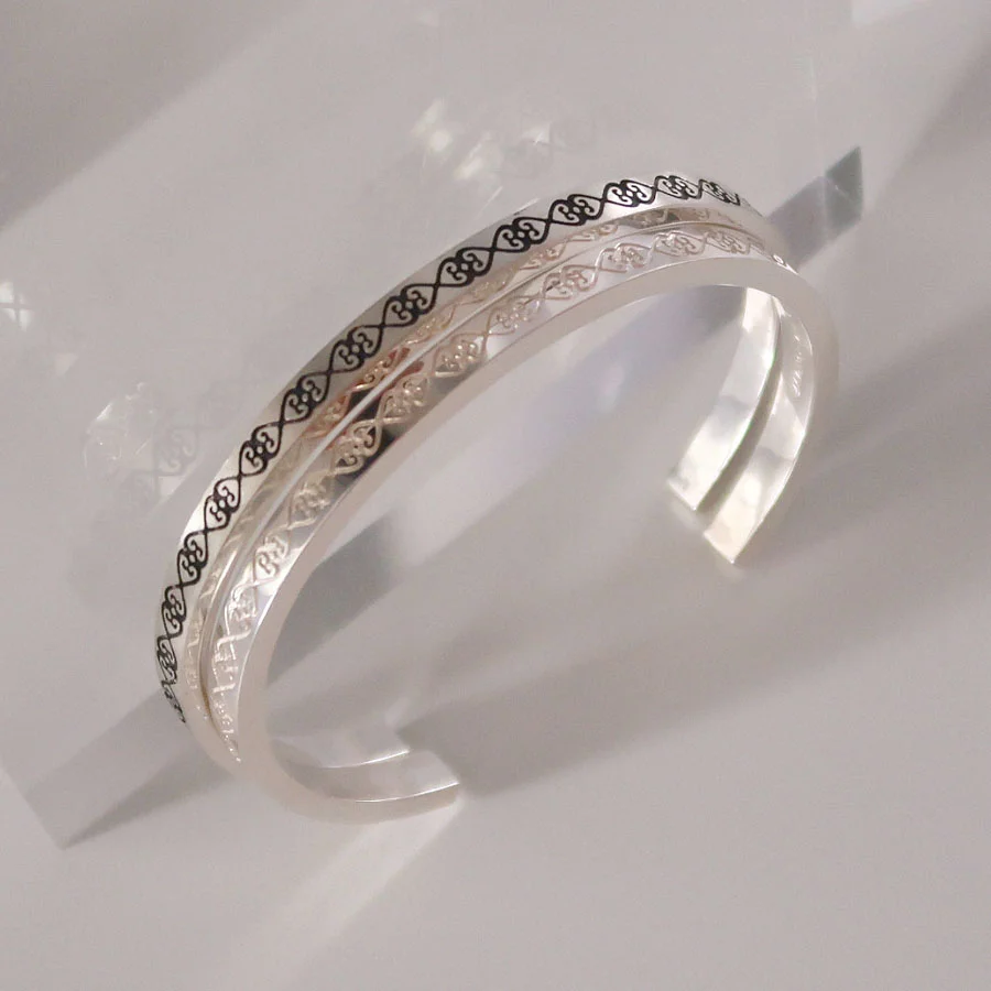 THE EARTH HAS WEIGHT BRACELET