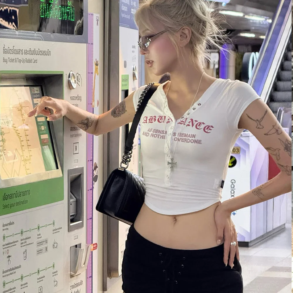 LETTERING BUTTON CROP T-SHIRTS_WHITE