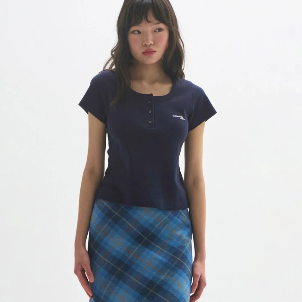 M.C Classic Logo Henley T-Shirt / NAVY