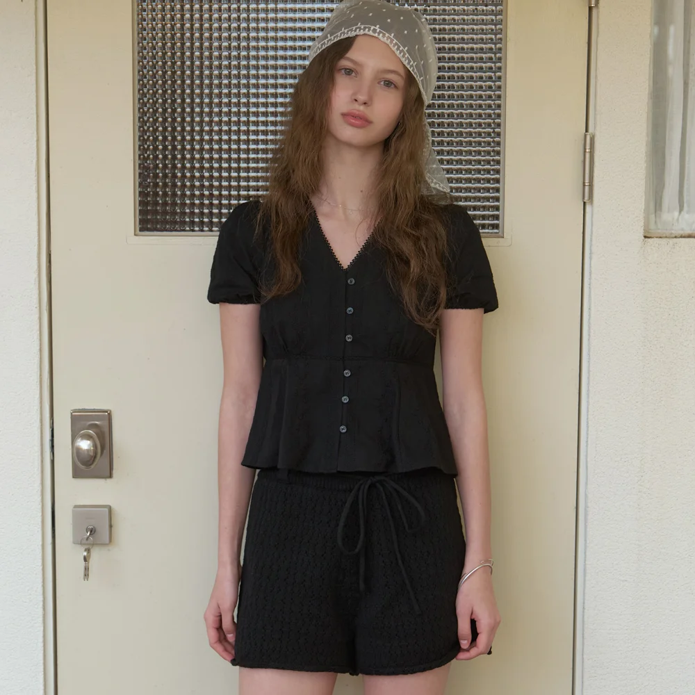 Feria cotton v blouse (black)