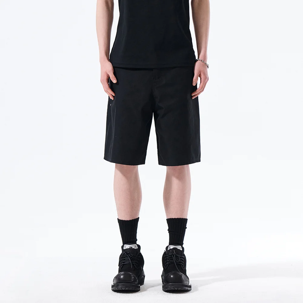 CURVED SEAM BERMUDA PANTS FOR MEN IN BLACK