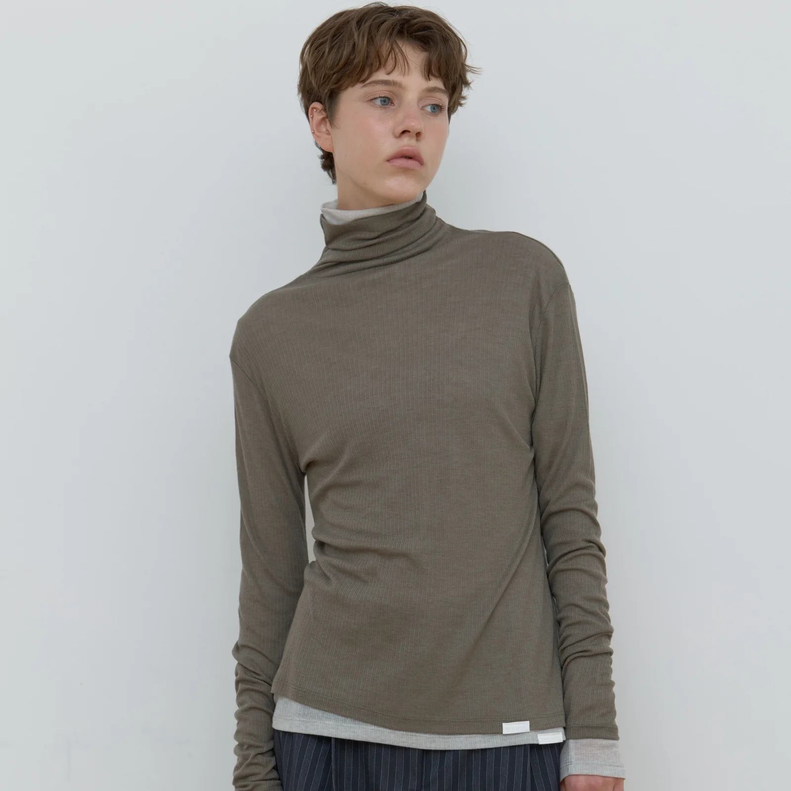 BASIC TURTLE NECK TOP_KHAKI
