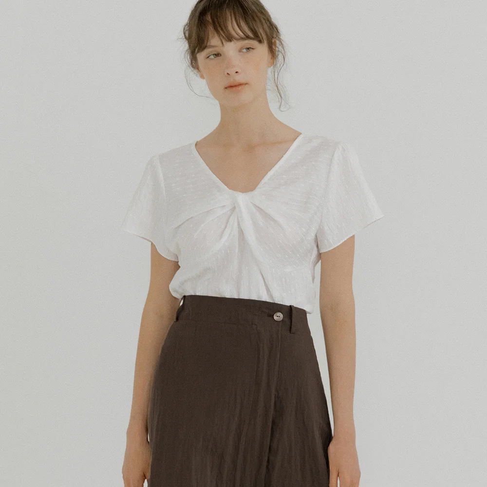 twisted V-neck blouse (ivory) orc 6079