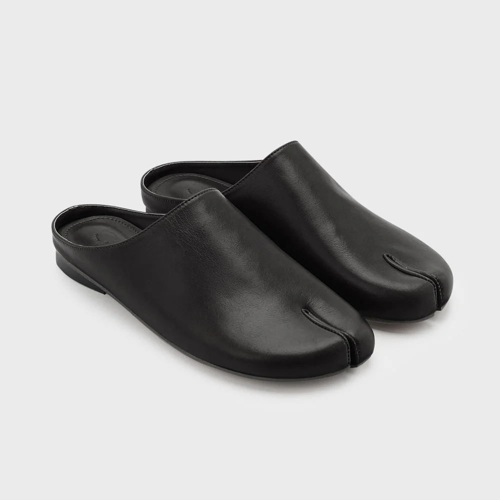 Round Low Flat Mule / Black