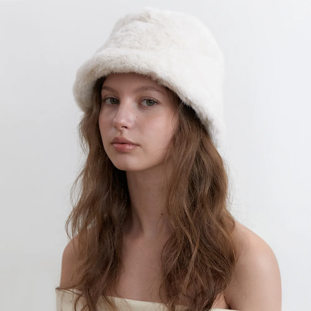 fur bucket hat - white