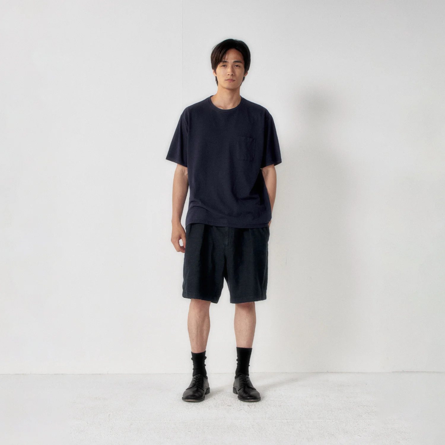 Washed Linen Two Tuck Shorts_Navy