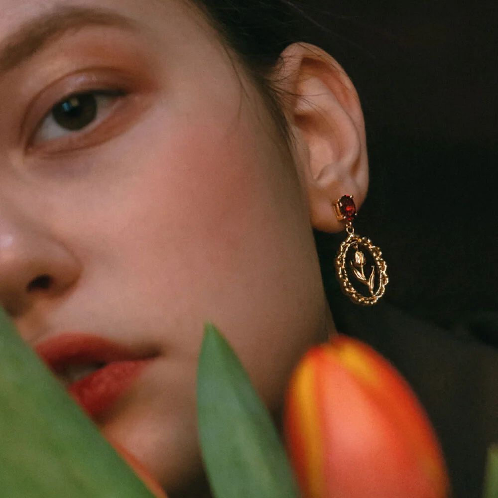 stone tulip frame earring