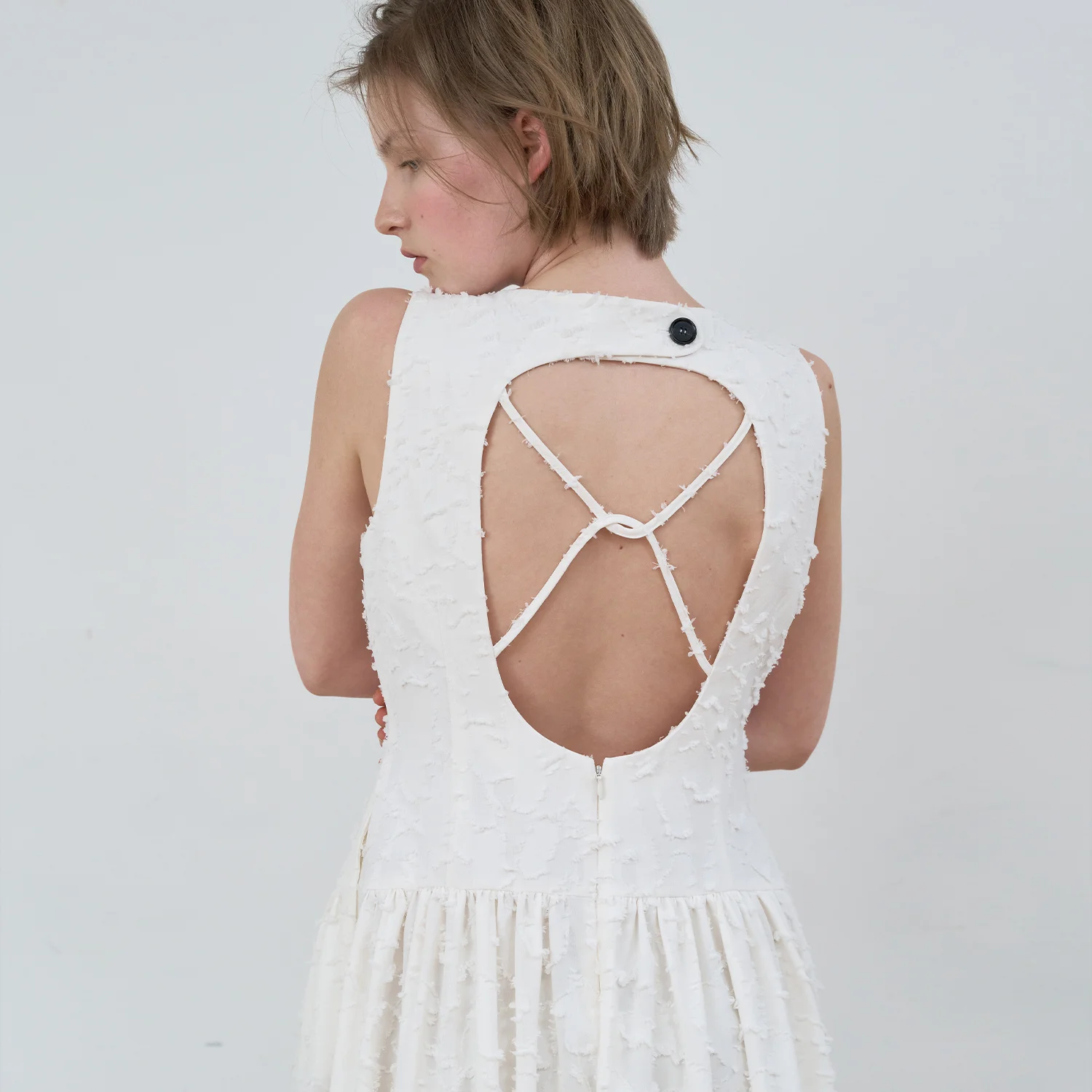 BACK HOLE DRESS_IVORY