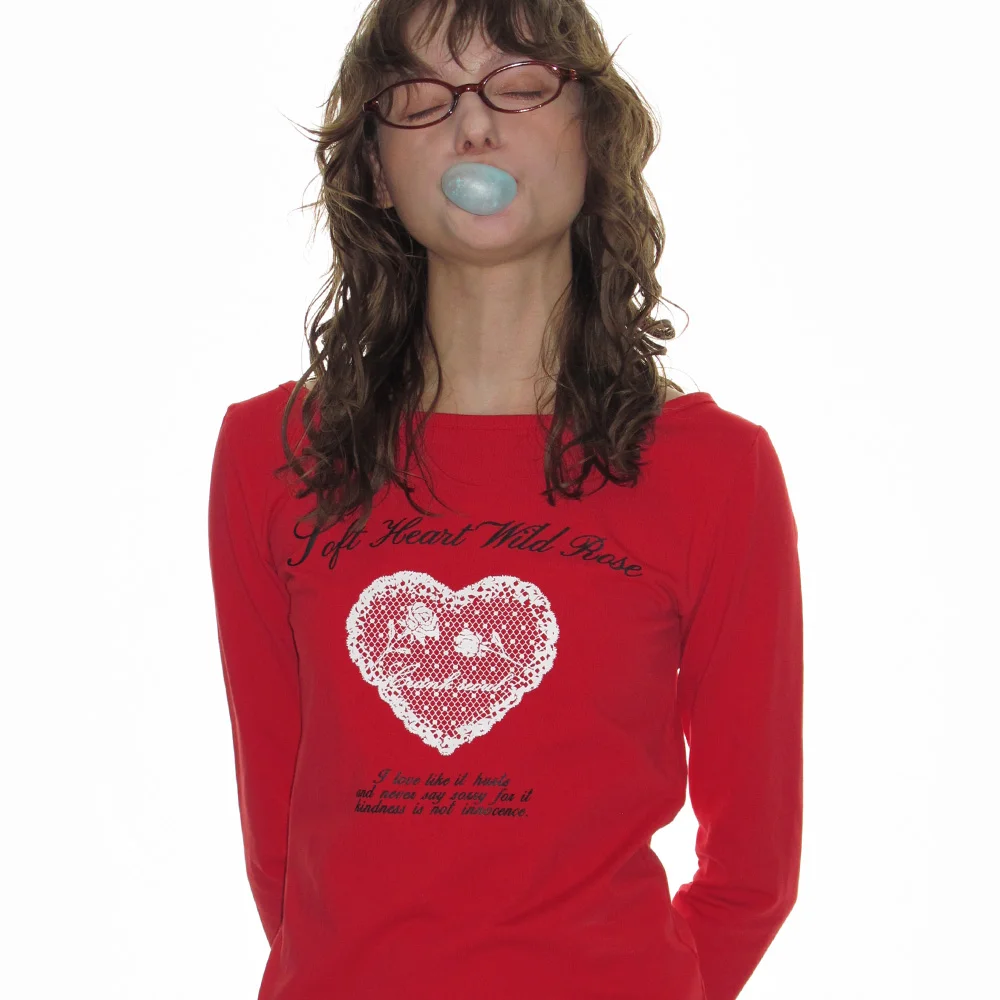 HEART PRINT BOAT NECK TOP_RED