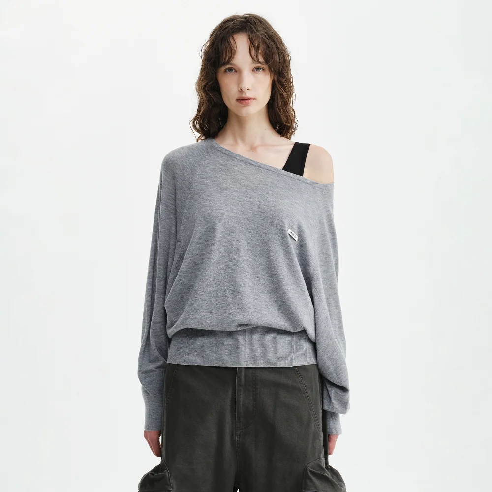 BETWING FIT BOAT NECK KNIT PULLOVER IN GREY