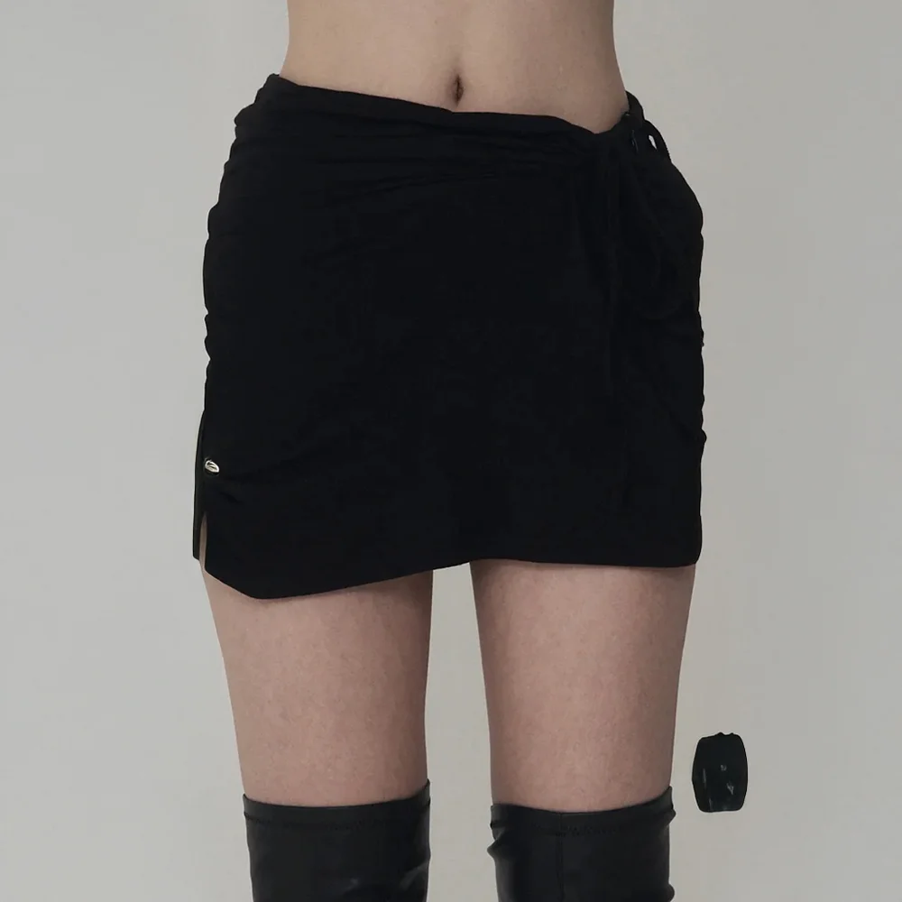 Piercing Drape Set-Up Skirt (black)