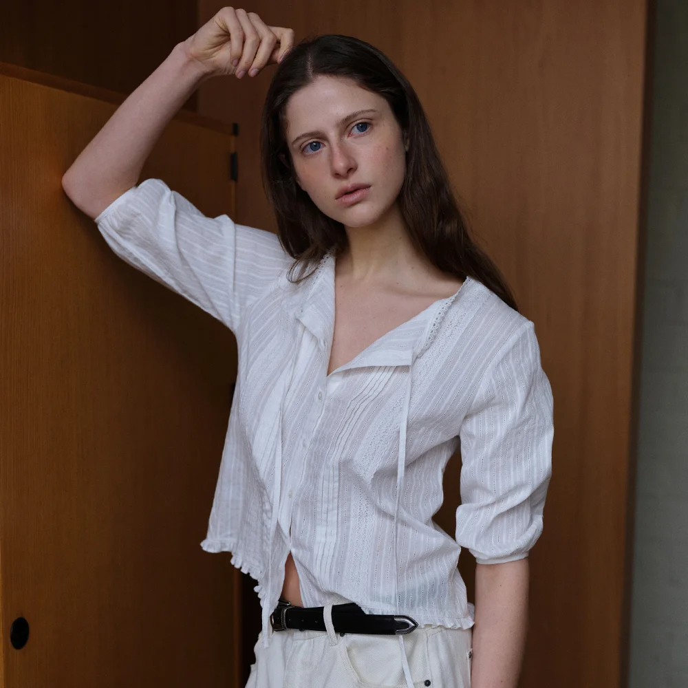LAY RUFFLE BLOUSE (WHITE)