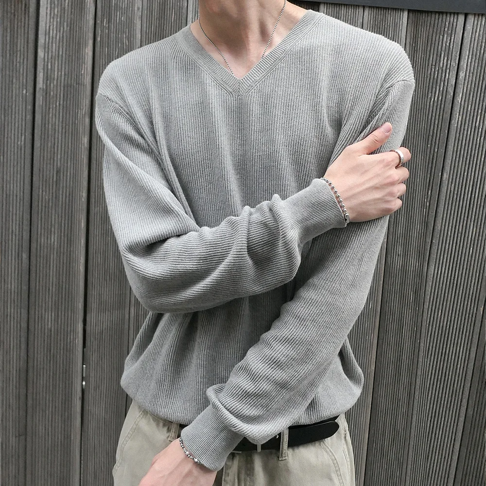 REFINED COTTON V-NECK KNIT