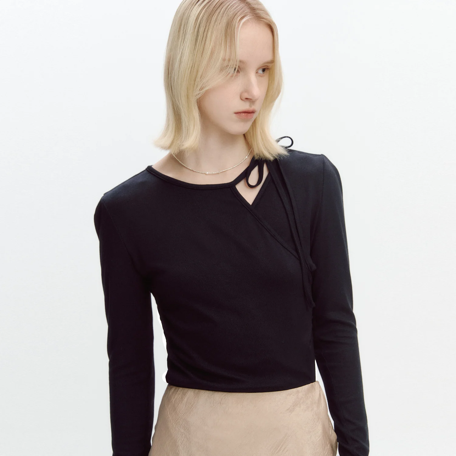 Asymmetric Strap T-blouse BLACK
