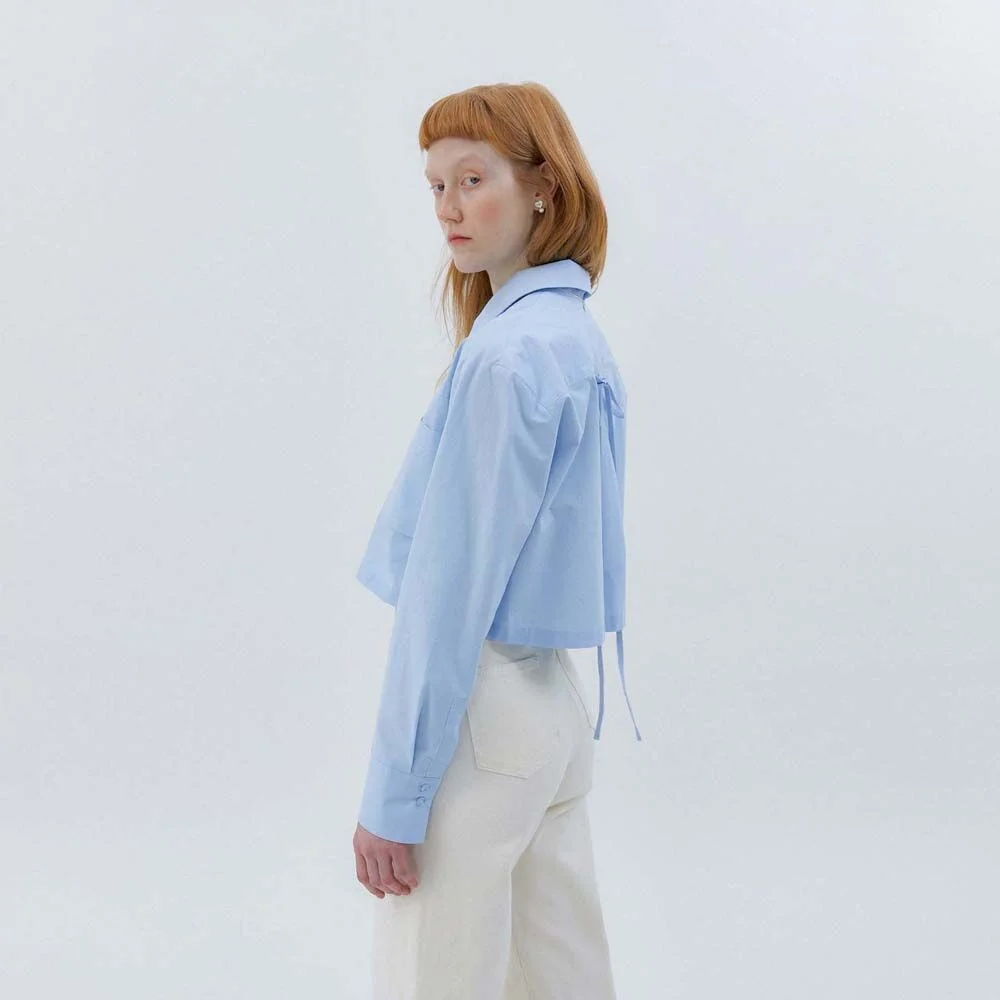 BACK RIBBON POINT CROP COTTON SHIRT - SKY BLUE