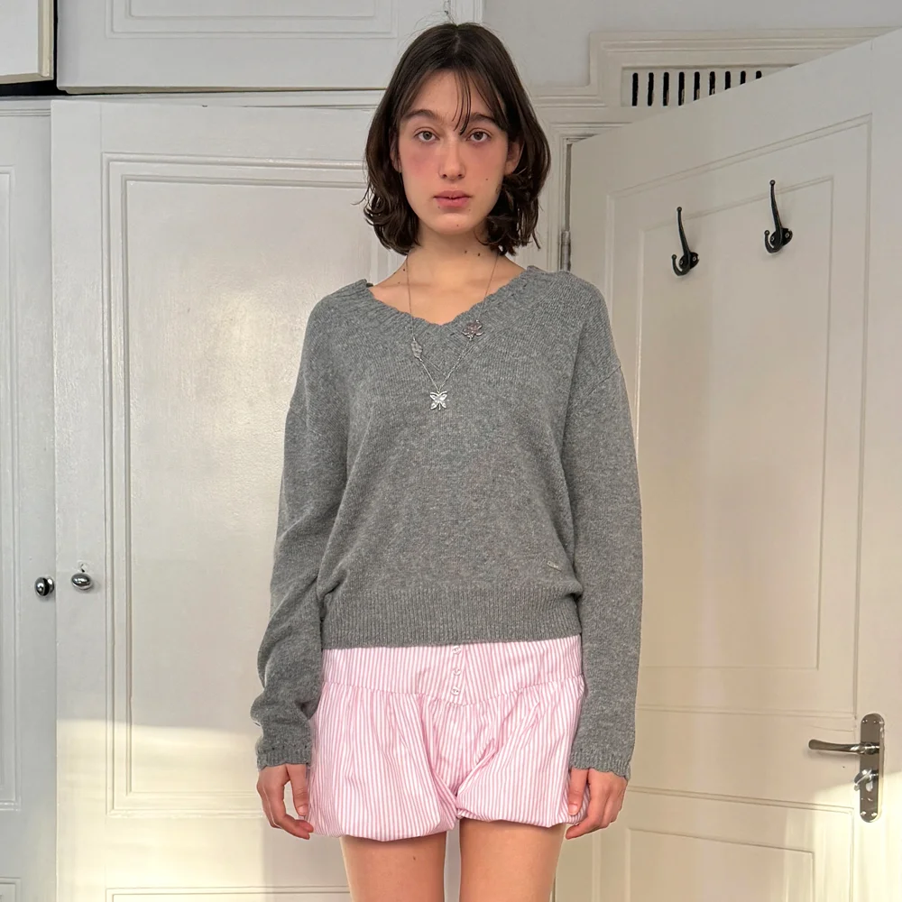 Scallop V-Neck Pullover Knit (Melange Grey)