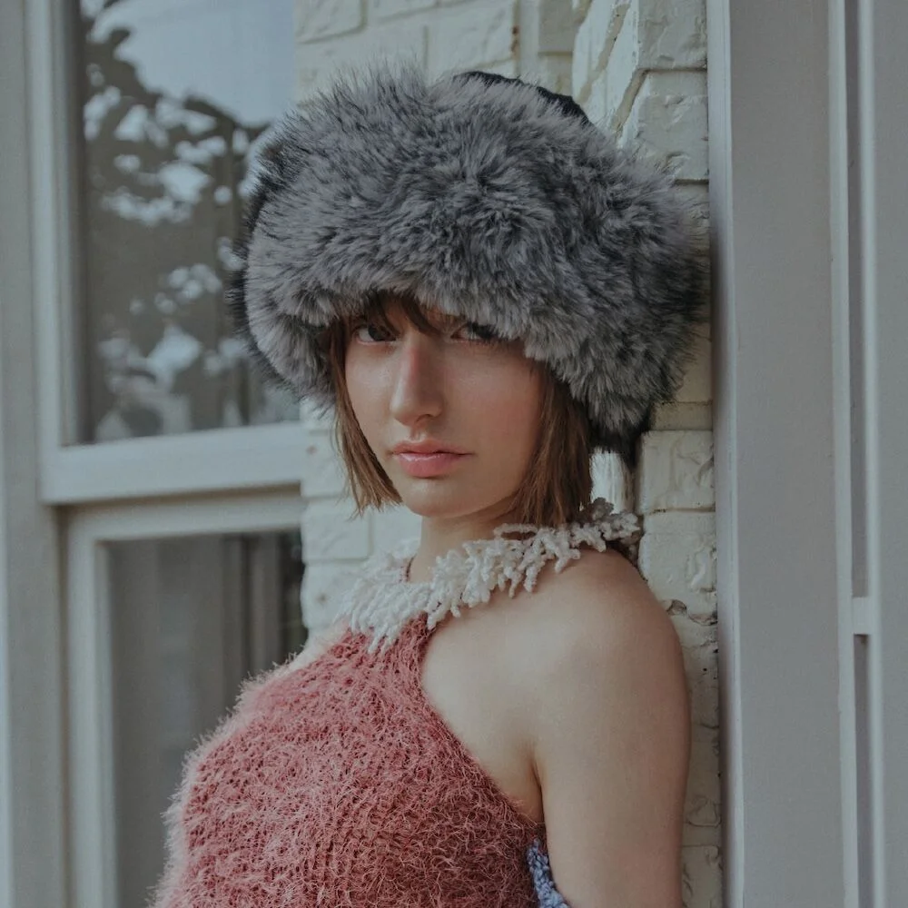 KNIT FUR TOQUE HAT IN BLACK