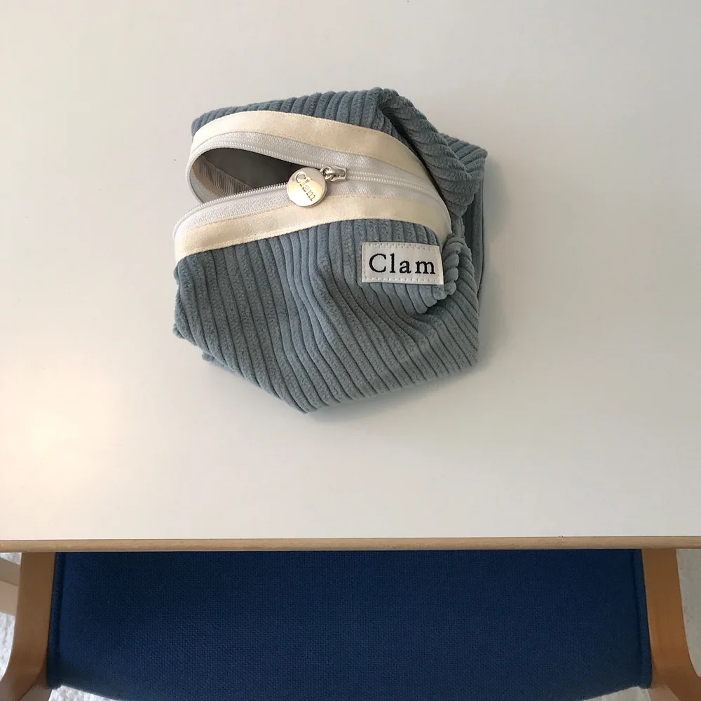 Clam round pouch _ Corduroy dolphin