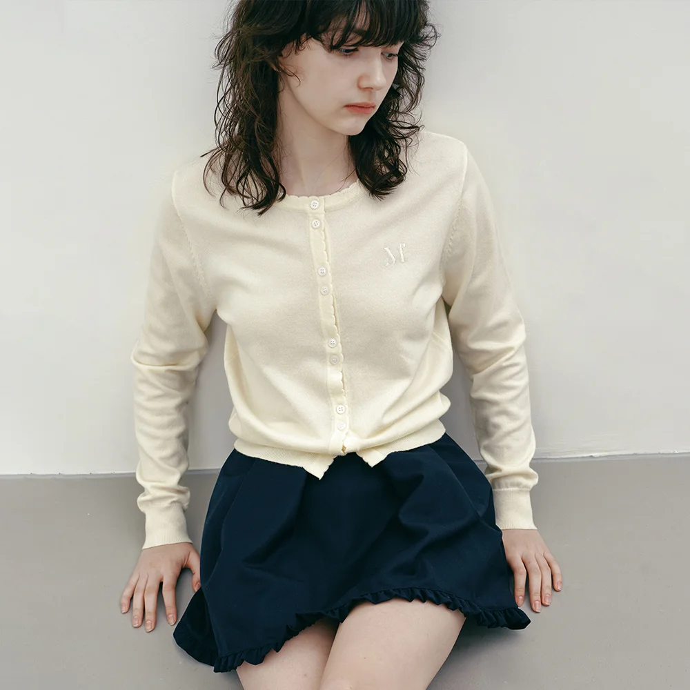 LOGO SCALLOP CARDIGAN (CREAM)