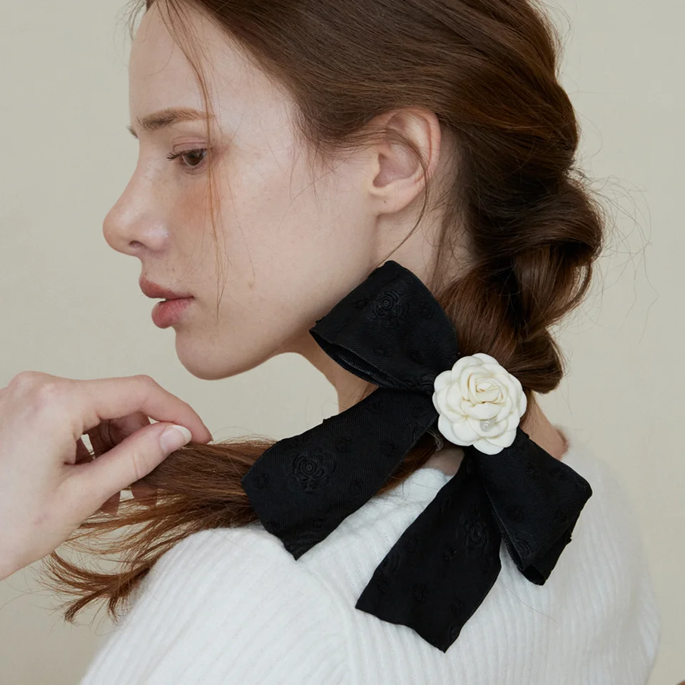 Black and white flower bow hair pin