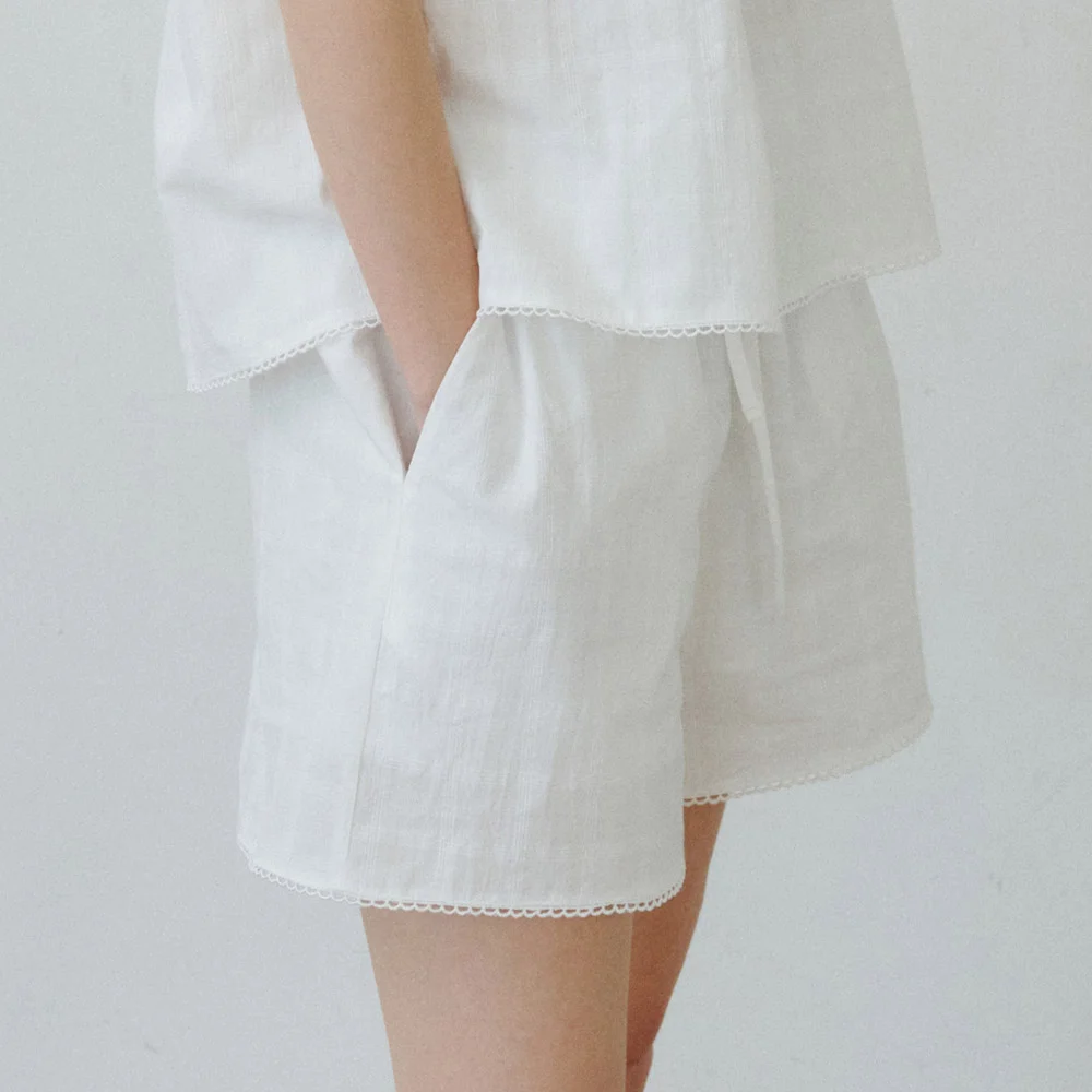 LACE TRIMMING BANDING SHORTS / WHITE