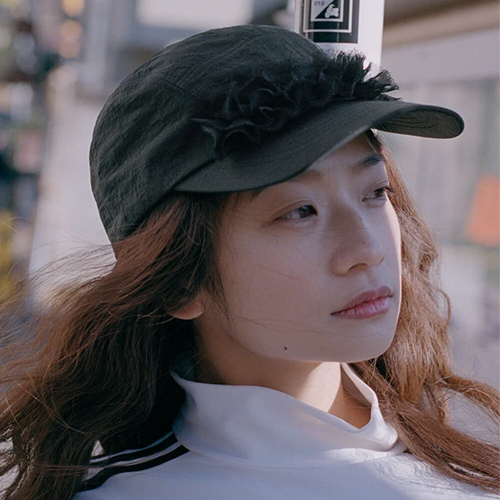 RUFFLE CAP IN BLACK