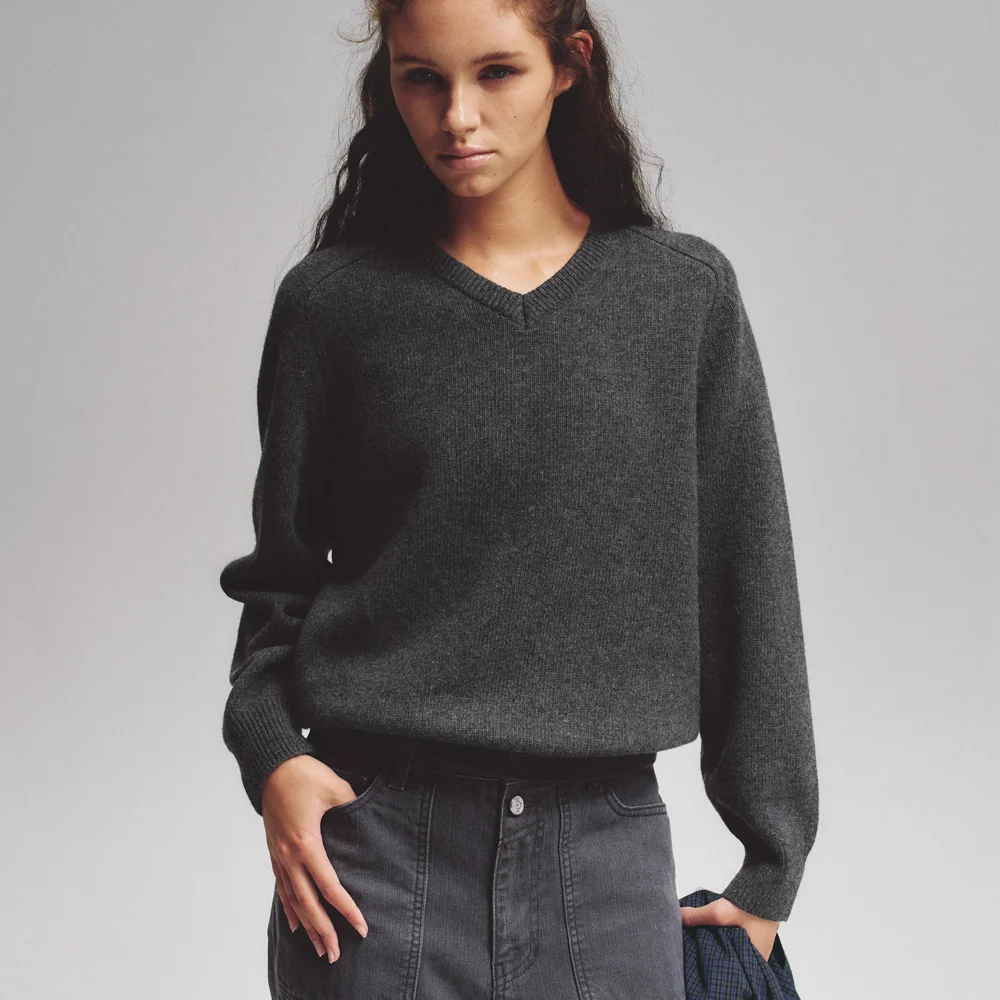 Classic cash v-neck knit (charcoal)