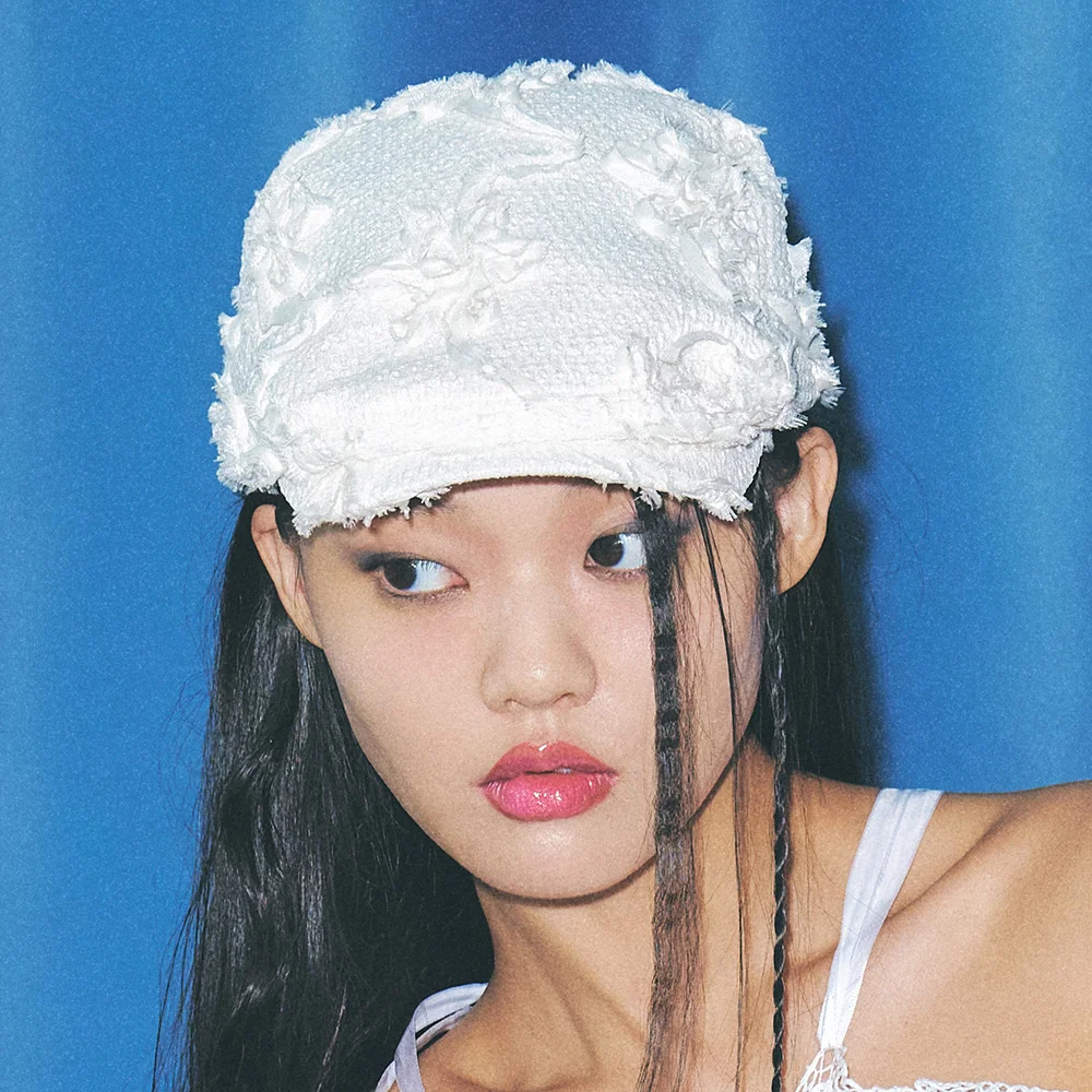 CORSAGE FLAT CAP IN EGGSHELL