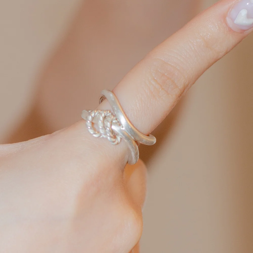 Twist Orbit Ring
