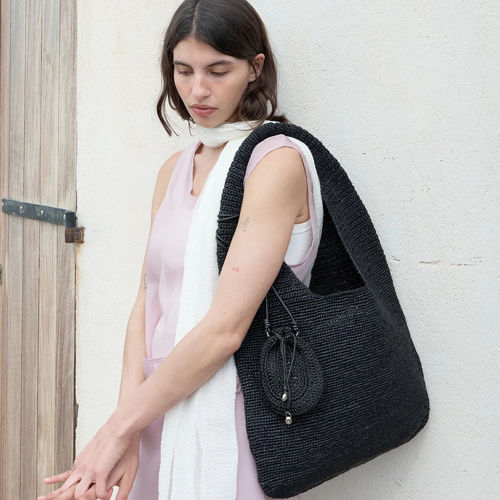 GRAIN RAFFIA BAG (SOFT BLACK)